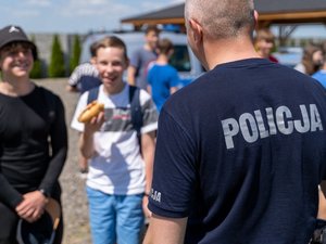 Zdjęcia przedstawiają &quot;Dzień dziecka&quot; zorganizowany przez Funkcjonariuszy Komendy Powiatowej Policji w Leżajsku oraz Wójta Gminy Leżajsk.  Zajęcia odbyły się na Strzelnicy Arizona w Przychojcu k. Leżajska