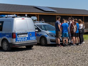 Zdjęcia przedstawiają &quot;Dzień dziecka&quot; zorganizowany przez Funkcjonariuszy Komendy Powiatowej Policji w Leżajsku oraz Wójta Gminy Leżajsk.  Zajęcia odbyły się na Strzelnicy Arizona w Przychojcu k. Leżajska