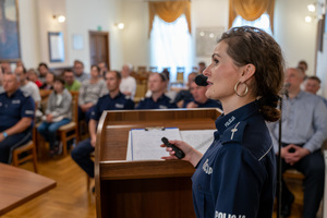 Zdjęcia przedstawiają uczestników debaty społecznej, która odbyła się w dniu 28.06.2023 r. w Muzeum Ziemi Leżajskiej. Uczestnicy znajdują się w sali konferencyjnej.