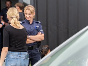 Fotografie przedstawiają przebieg &quot;Dnia dziecka&quot;, który został zorganizowany w minioną środę na Strzelnicy Arizona w Przychojcu przez Funkcjonariuszy Komendy Powiatowej Policji w Leżajsku, Starostwo Powiatowe w Leżajsku oraz Niezależny Samorządny Związek Zawodowy Policjantów w Leżajsku. Na zdjęciach widoczni są uczestnicy wydarzenia oraz umundurowani policjanci.