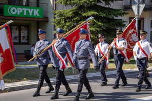 Zdjęcia przedstawiają przebieg XXV Pielgrzymki Służb Mundurowych w Leżajsku. Na zdjęciach znajdują się funkcjonariusze Policji i innych formacji. Zdjęcia wykonywane są na zewnątrz.