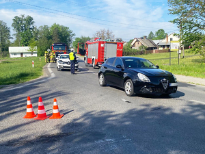 Zdjęcie przedstawia miejsce zdarzenia drogowego w Biedaczowie na drodze wojewódzkiej nr 877.