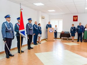 Zdjęcia przedstawiają przebieg uroczystości święta policji w leżajskiej komendzie jak również w Bazylice Ojców Bernardynów w Leżajsku. Na zdjęciach widać umundurowanych funkcjonariuszy oraz zaproszonych gości.