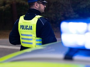 Zdjęcia przedstawiają przebieg ćwiczeń &quot;Leżajsk 2025&quot;, w których udział wzięli służby mundurowe. Wydarzenie odbyło się na żwirowni w Łętowni. Na zdjęciach widoczni są strażacy z Państwowej Straży Pożarnej, z Ochotniczych Straży Pożarnych, Wojsk Obrony Terytorialnej, Policjanci oraz inni funkcjonariusze.