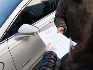 Zdjęcia przedstawiają przebieg ćwiczeń pod nazwą Egida 2025, które zostały przeprowadzone w dniach dziewiętnastego i dwudziestego listopada bieżącego roku w Komendzie Powiatowej Policji w Leżajsku. Na zdjęciach widoczni są umundurowani funkcjonariusze Policji oraz pracownicy cywilni jednostki.