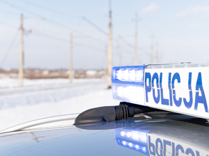 Zdjęcia przedstawiają umundurowanych funkcjonariuszy Komendy Powiatowej Policji w Leżajsku, podczas kontrolowania torowisk w związku z ogólnopolską operacją TOR.