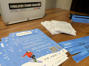 Zdjęcia przedstawiają przebieg spotkania profilaktycznego z udziałem funkcjonariusza Komendy Powiatowej Policji w Leżajsku. Odbyło się ono w Miejskim Centrum Kultury w Leżajsku  w pierwszy dzień ferii.