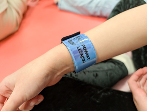 Zdjęcia przedstawiają przebieg spotkania profilaktycznego z udziałem funkcjonariusza Komendy Powiatowej Policji w Leżajsku. Odbyło się ono w Miejskim Centrum Kultury w Leżajsku  w pierwszy dzień ferii.