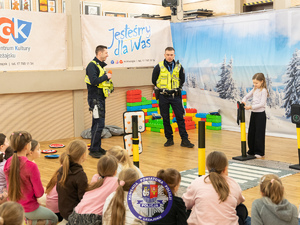 Bezpieczeństwo najmłodszych podczas ferii zimowych to jeden z priorytetów działań Komendy Powiatowej Policji w Leżajsku. Funkcjonariusze Wydziału Ruchu Drogowego spotkali się z uczestnikami półkolonii w Miejskim Centrum Kultury w Leżajsku, by przypomnieć im najważniejsze zasady bezpiecznego poruszania się po drogach i terenach rekreacyjnych.