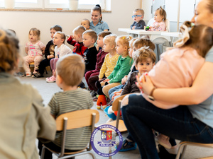 Zdjęcia przedstawiają przebieg spotkania najmłodszych żłobkowiczów z funkcjonariuszami leżajskiej komendy.