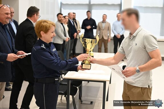 Zdjęcie przedstawia przebieg konkursu z pionu kryminalnego, który odbył się w Komendzie Wojewódzkiej Policji w Rzeszowie.