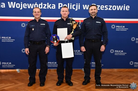Zdjęcia przedstawiają przebieg konkursu na najlepszego dyżurnego w garnizonie podkarpackim